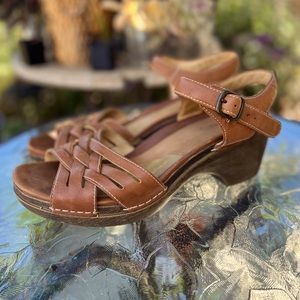 Clarks Strappy Open Toe Clog Sandal Tan